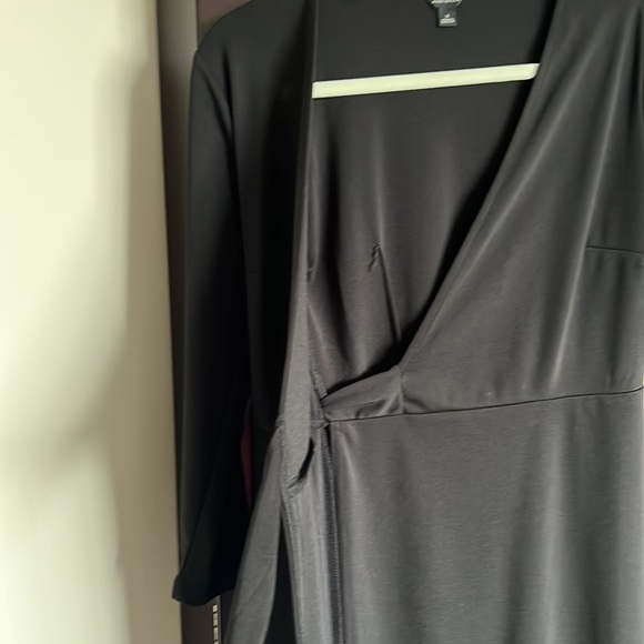 LOFT Ann Taylor Black Wrap 3/4 Sleeve Belted Size 2 V neck pleated front belted - Picture 4 of 6
